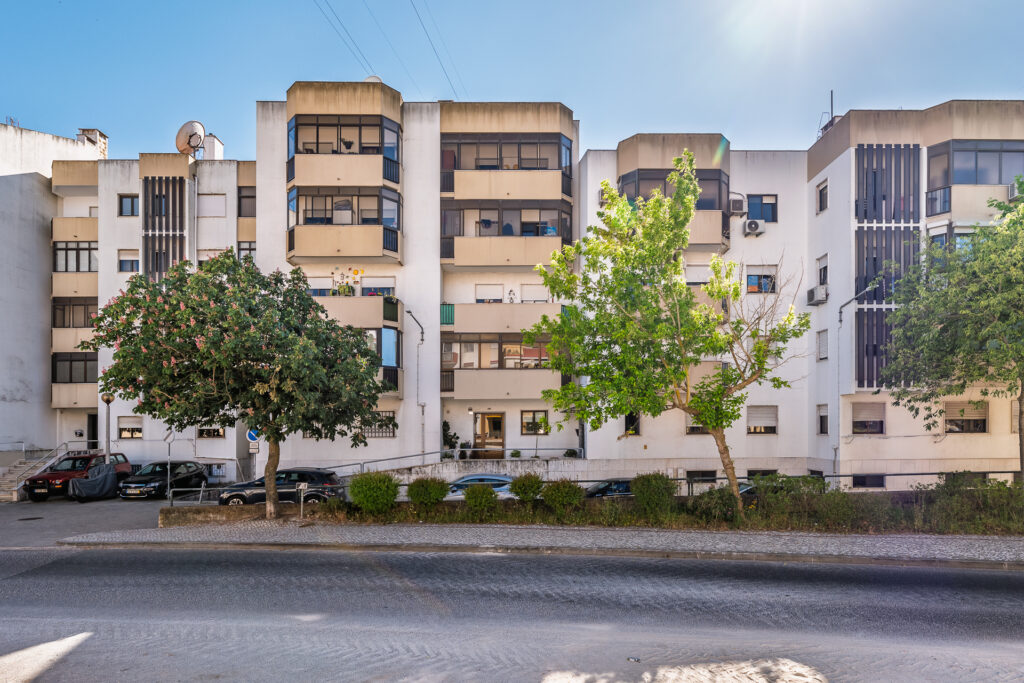 Apartamento T3 c/ 2 wc´s e parqueamento – Odivelas