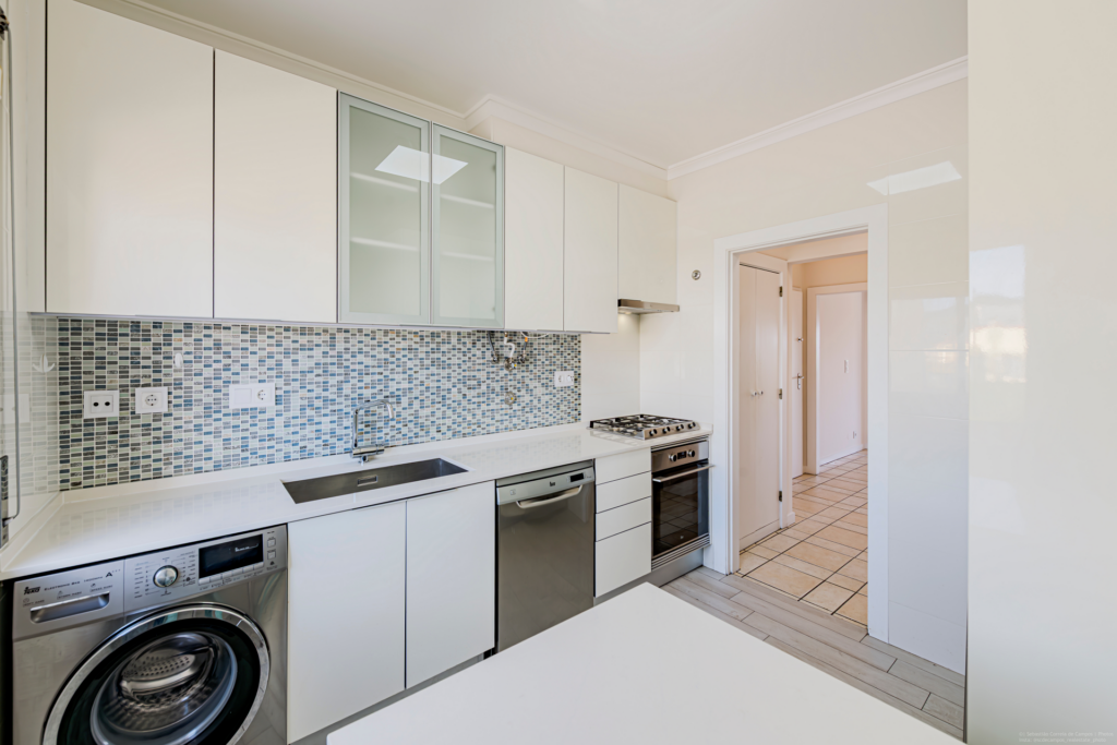 Apartamento T4 Duplex c/ 2 lug. parqueamento – Praia das Maçãs – Colares – Sintra