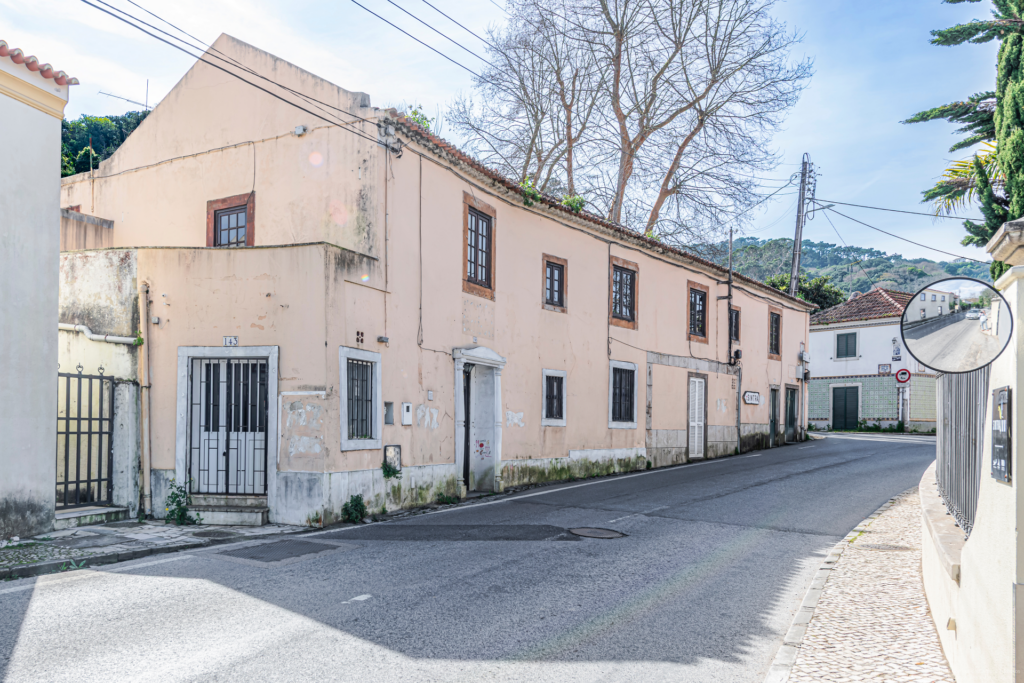 Prédio em propriedade total à venda em Colares – Sintra